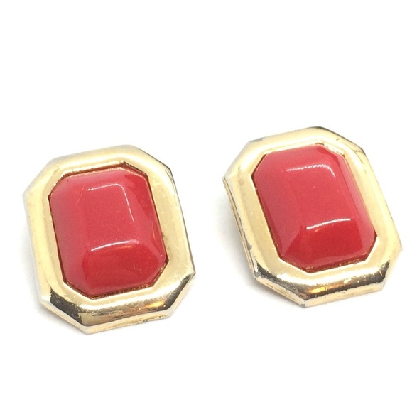 3/$30 VINTAGE GINNIE JOHANSEN RED PLASTIC CLIP ON EARRINGS GOLD TONE RECTANGLE - Picture 9 of 17
